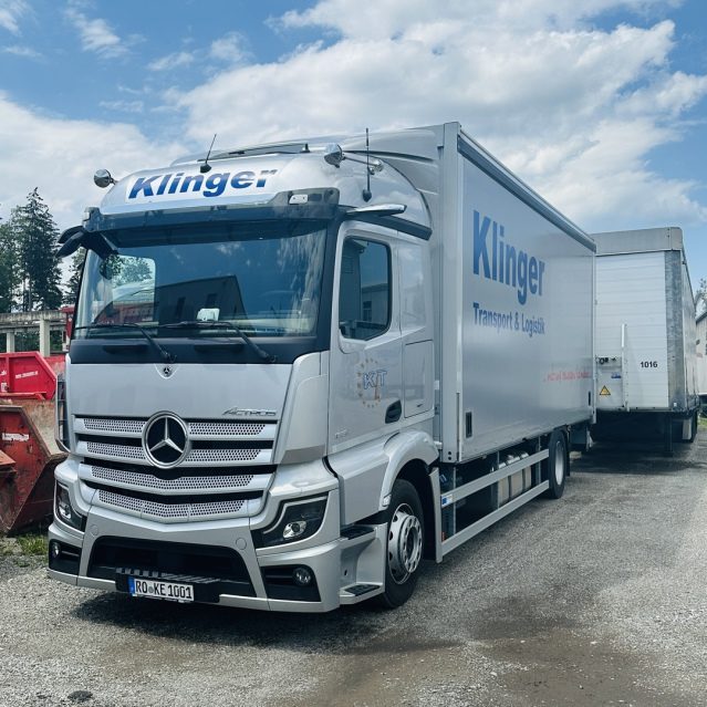 Mercedes-Benz Actros Plana mit Ladebordwand von Klinger Transport & Logistik