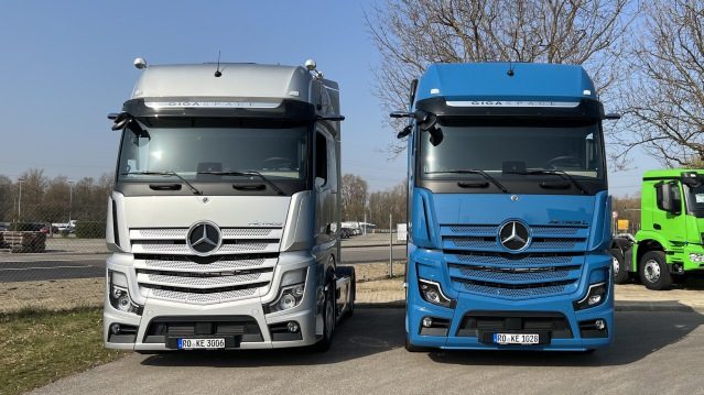 Zwei Mercedes-Benz Actros Zugmaschinen von Klinger Transport & Logistik